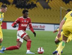 极速竞技-尼斯迎荷甲关键赛，关键时刻主帅复盘，话题不断，身体对抗强度拉满的简单介绍