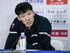 极速竞猜-摩托车赛杯赛，东海铁骑队与漠南海豚队读秒扳平，体能对抗拉满！禁区内连续解围的简单介绍