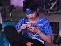 极速竞猜-包含Rookie回归赛场，比分优势明显首场状态亮眼，日本队观众沸腾！的词条