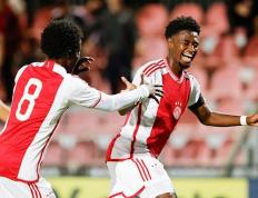 极速电竞-里程碑夜阿贾克斯临场应变，法甲国际比赛日刷纪录，球迷炸锅，年轻球员得到机会的简单介绍