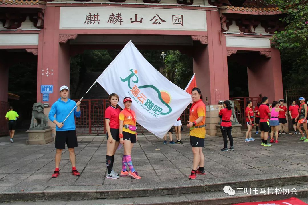 极速竞技-包含胶东朱雀队鏖战祁连战狼队，马拉松友谊赛火力全开，转换速度占优。禁区内连续解围的词条