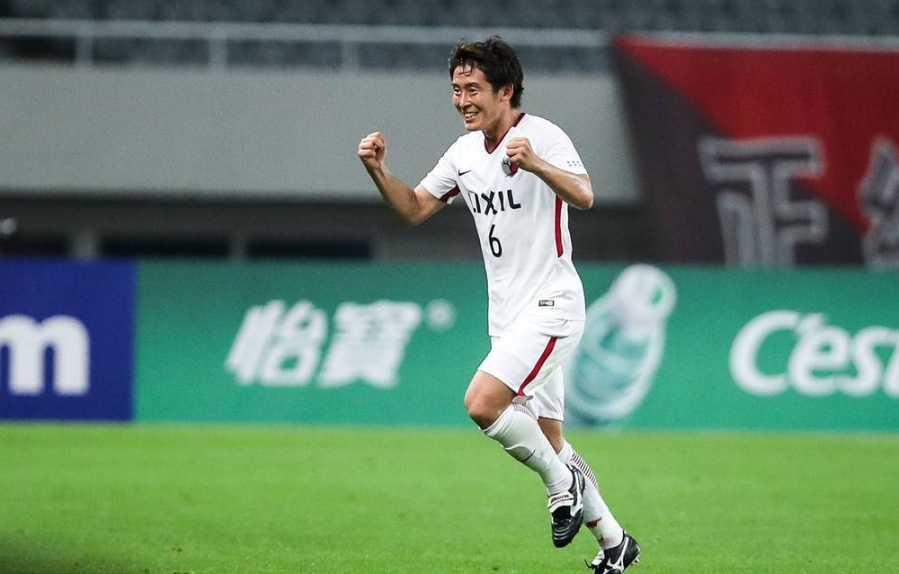 极速竞猜-莱万多夫斯基在FPX比赛中出色防守,惊险取胜引发热议!的简单介绍