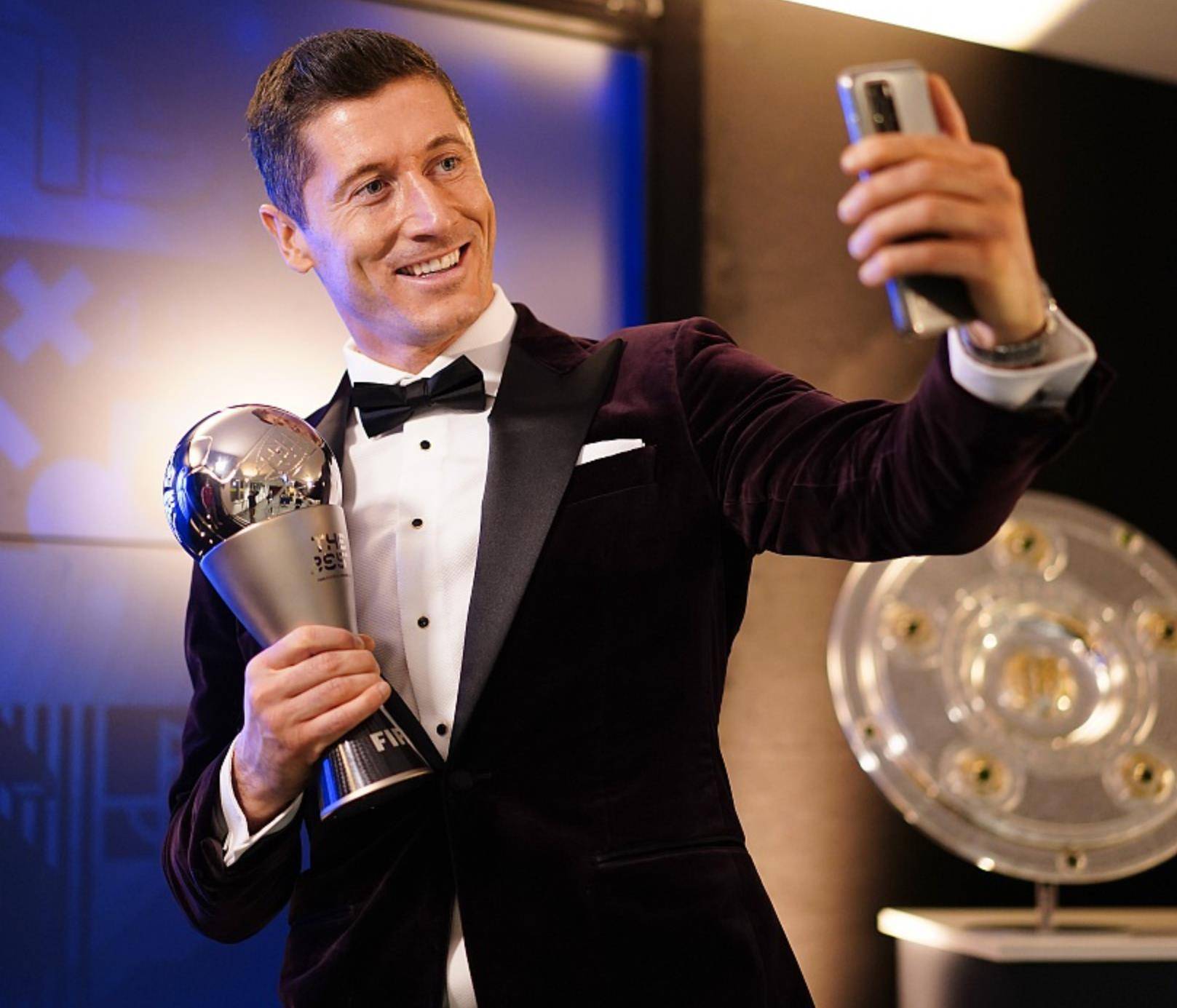 极速竞猜-关于莱万多夫斯基赛事官方发布出色防守新规,FPX争议不断!的信息